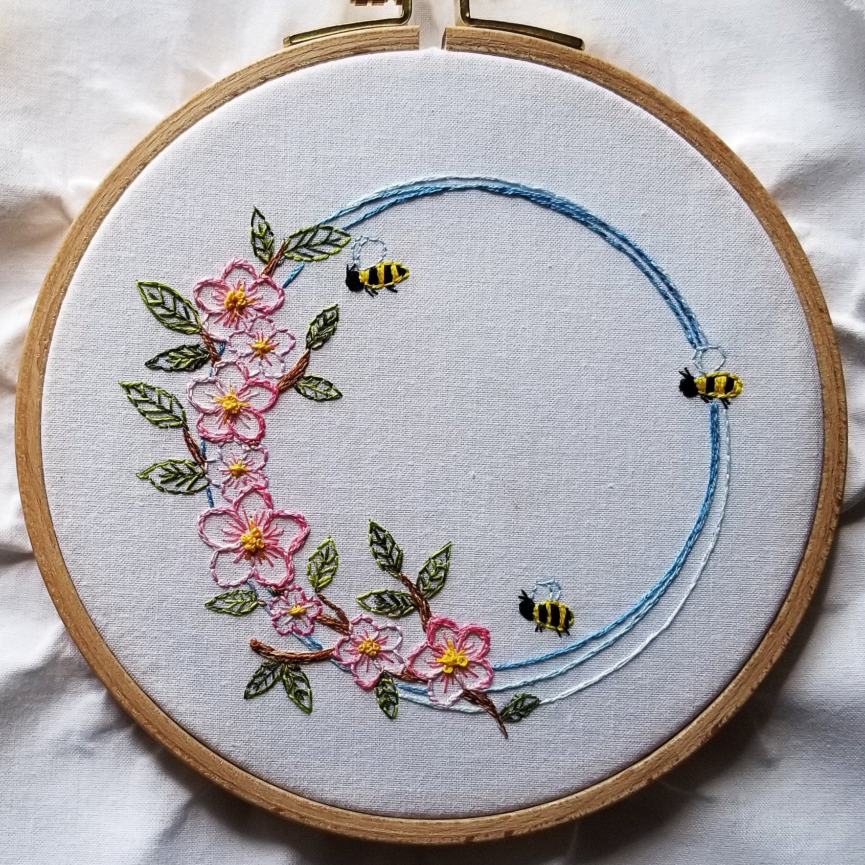 Kit - Apple Blossoms & Honey Bees Hand Embroidery Kit - Beginner Embro -  Wildflower Fox Crafts